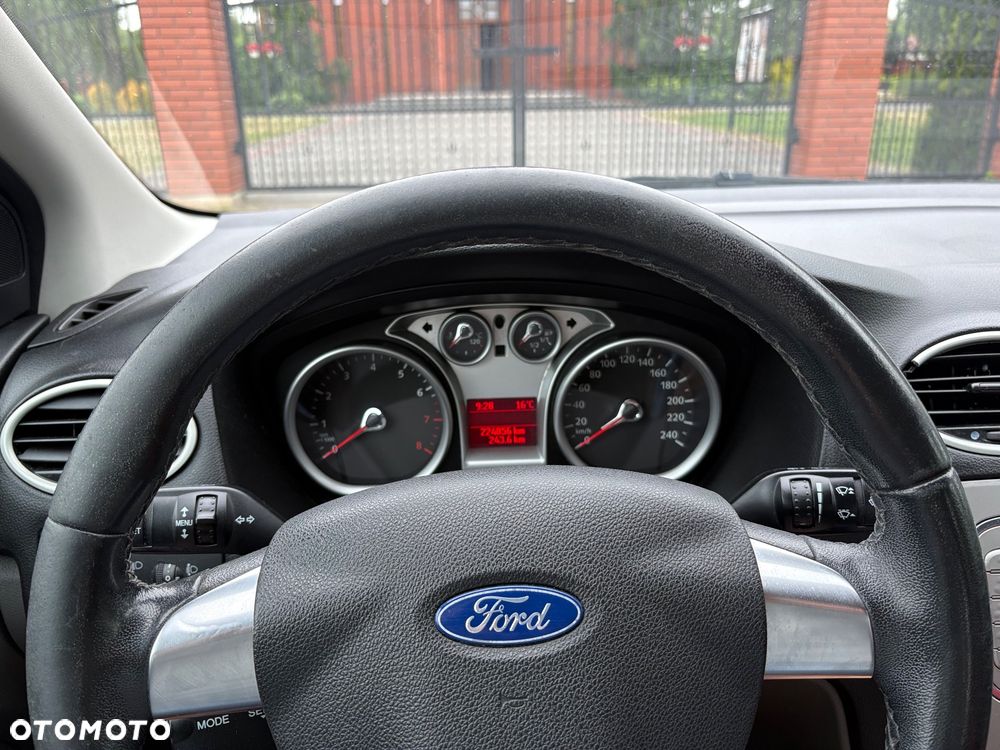 Ford Focus 1.6 Ghia - 10