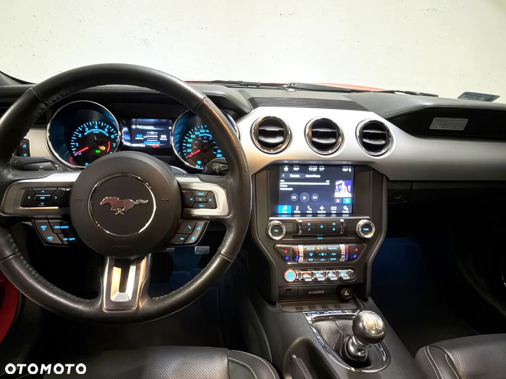 Ford Mustang - 6