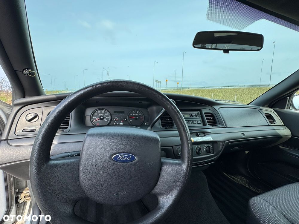 Ford Crown - 7