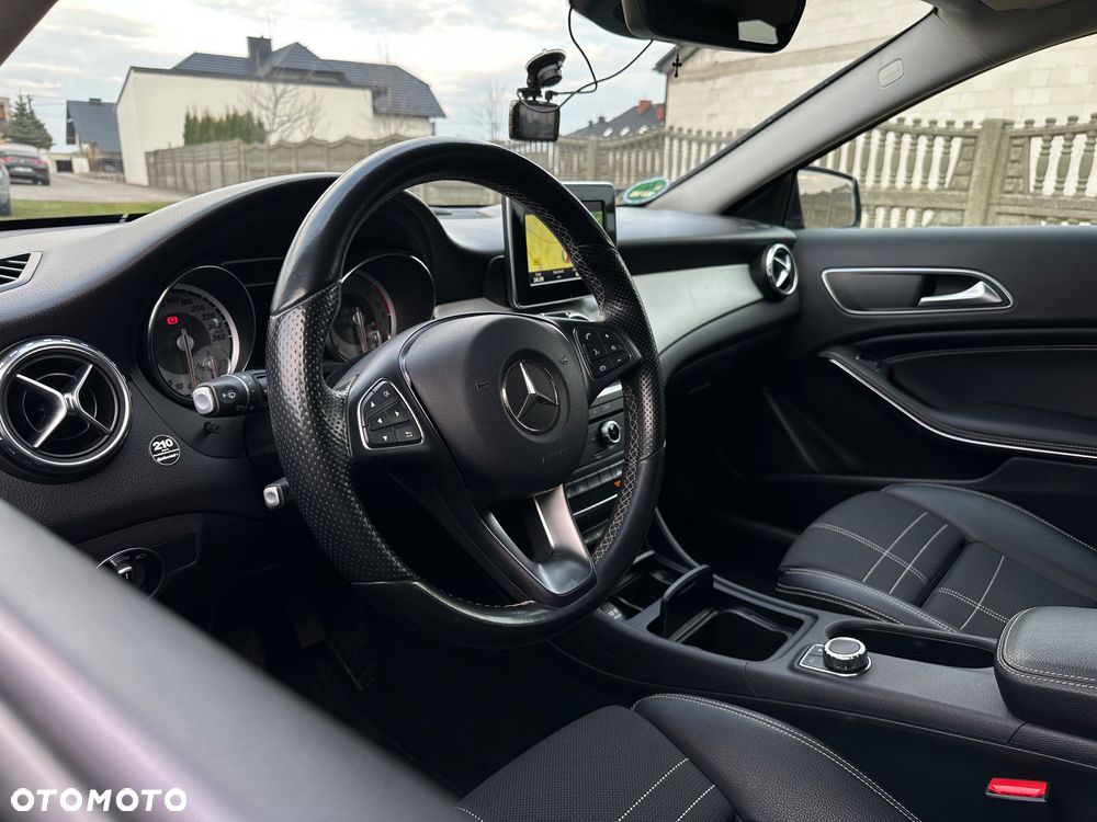 Mercedes-Benz GLA 220 d 4Matic 7G-DCT - 18