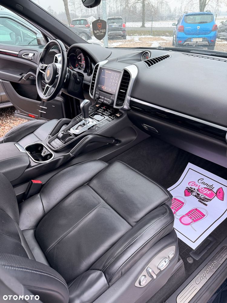 Porsche Cayenne Platinum Edition - 18