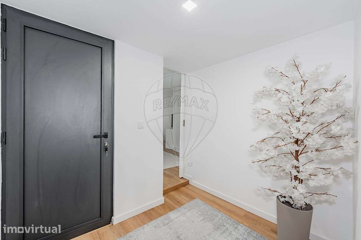 Moradia composta por 2 apartamentos de tipologia T1 - Grande imagem: 4/30