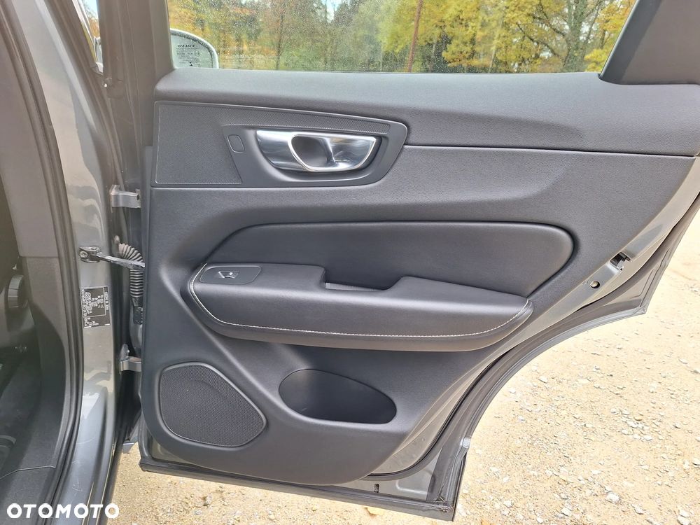 Volvo XC 60 D4 R-Design - 21