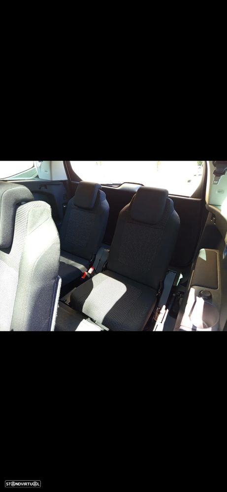 Peugeot 5008 1.6 HDi 7L Allure - 27