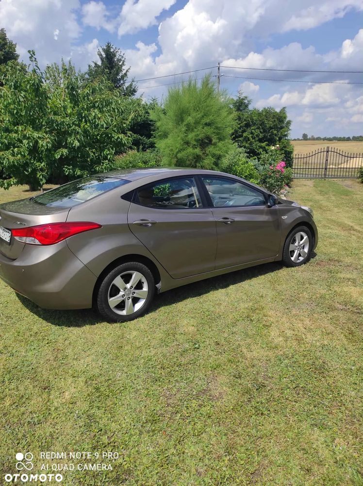 Hyundai Elantra 1.6 Comfort - 8
