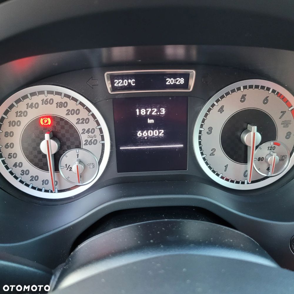 Mercedes-Benz Klasa A 180 BlueEfficiency Edition - 14