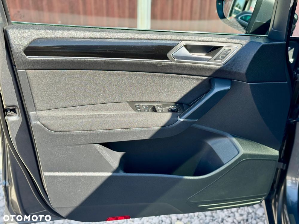 Volkswagen Touran 2.0 TDI SCR (BlueMotion Technology) DSG Highline - 28