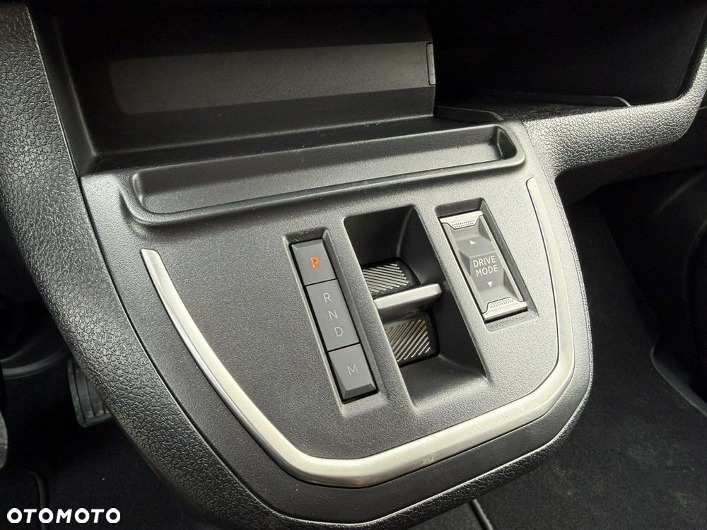 Peugeot Traveller - 10