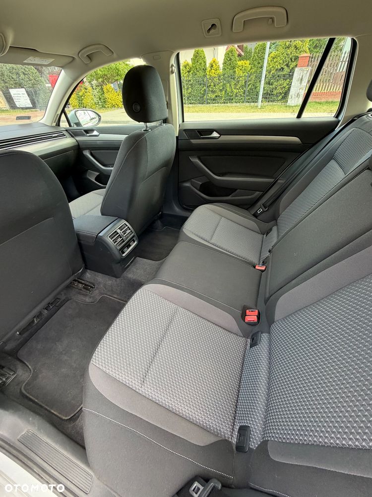 Volkswagen Passat 2.0 TDI SCR Trendline - 10