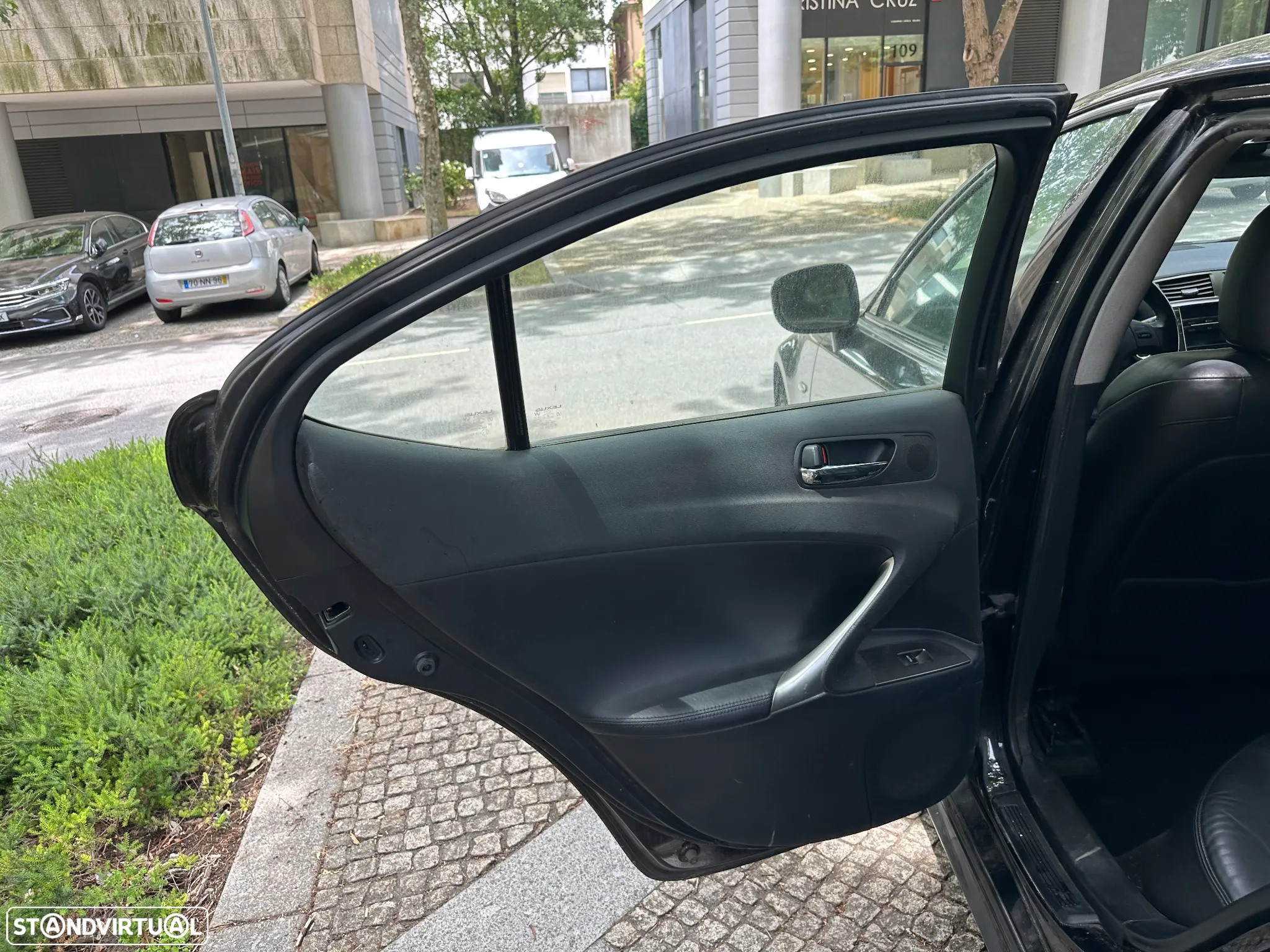 Lexus IS 220 d Luxury 48 - 15