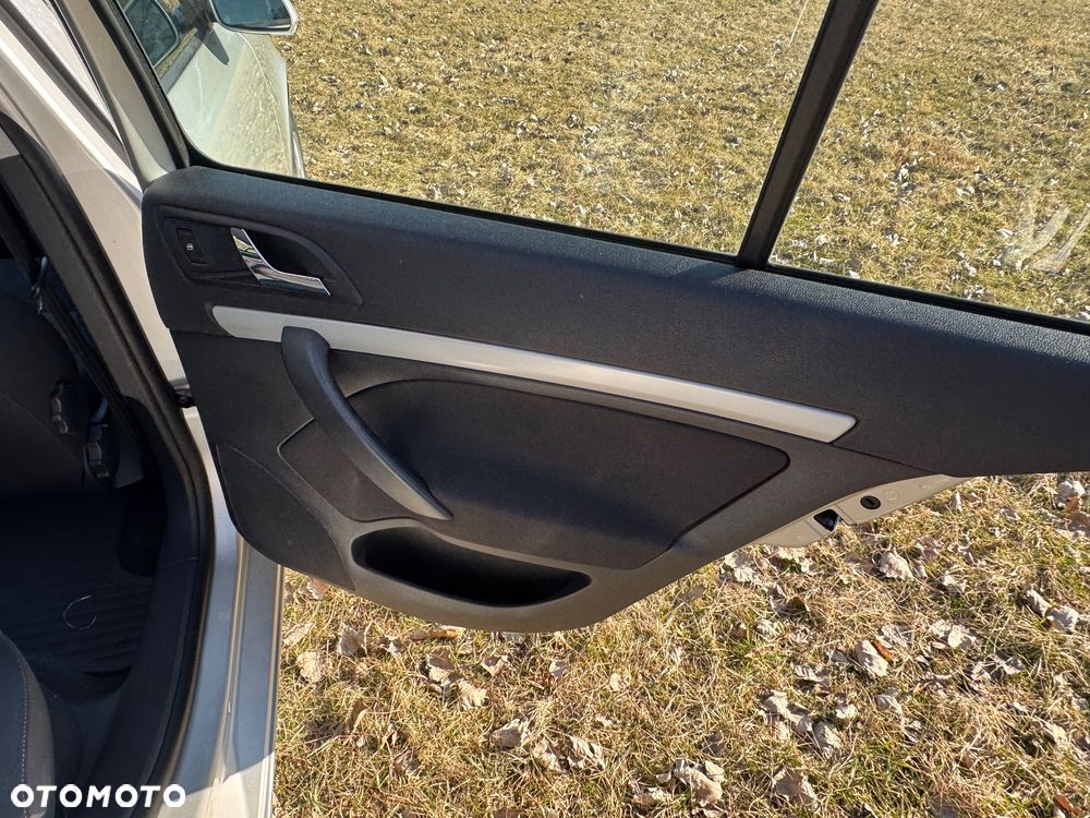 Skoda Octavia 1.6 Ambiente - 12