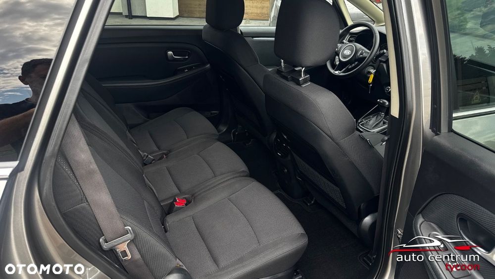 Kia Carens - 31
