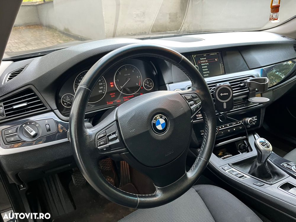 BMW Seria 5 525d Touring - 8