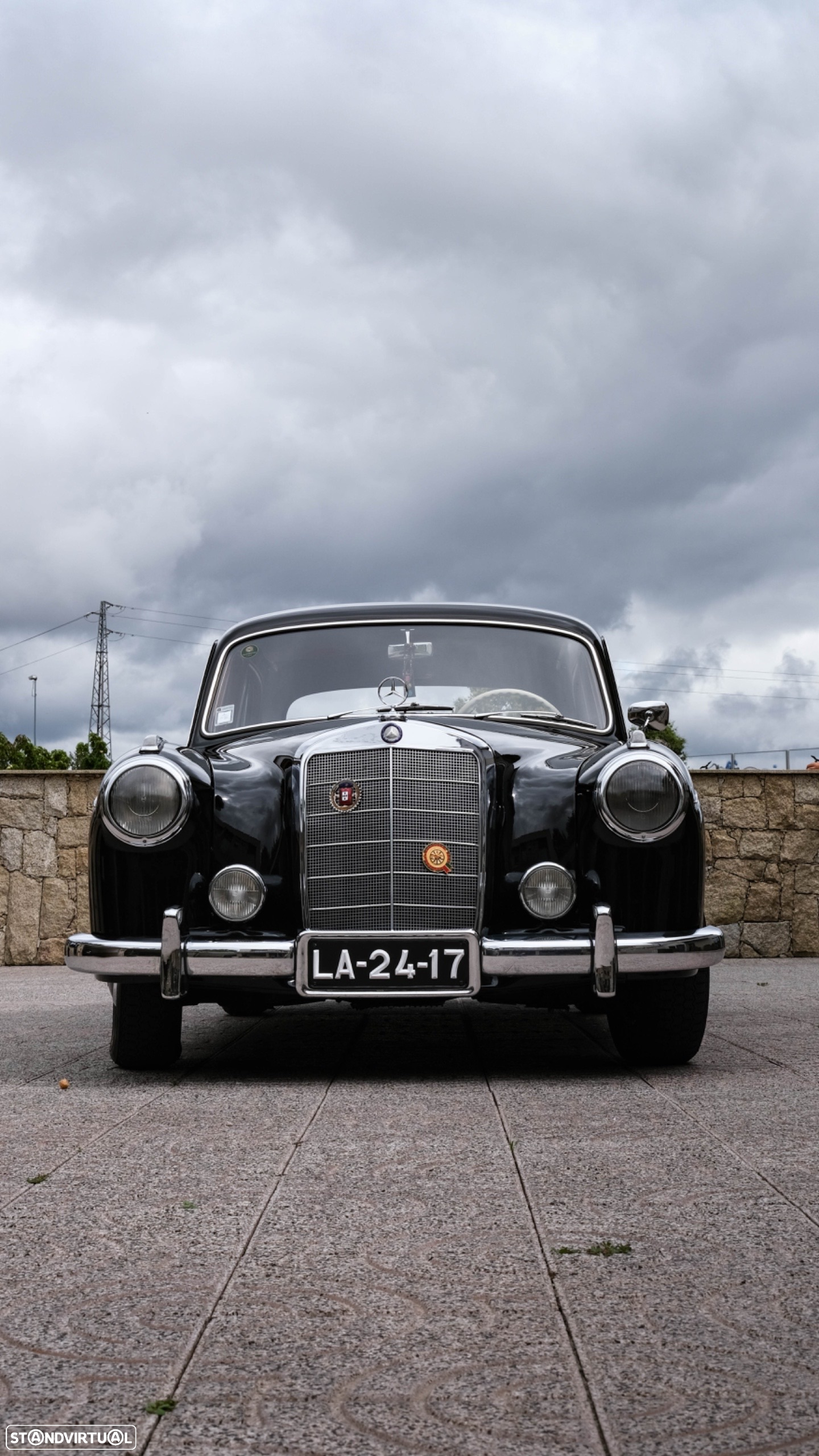 Mercedes-Benz 220 - 4