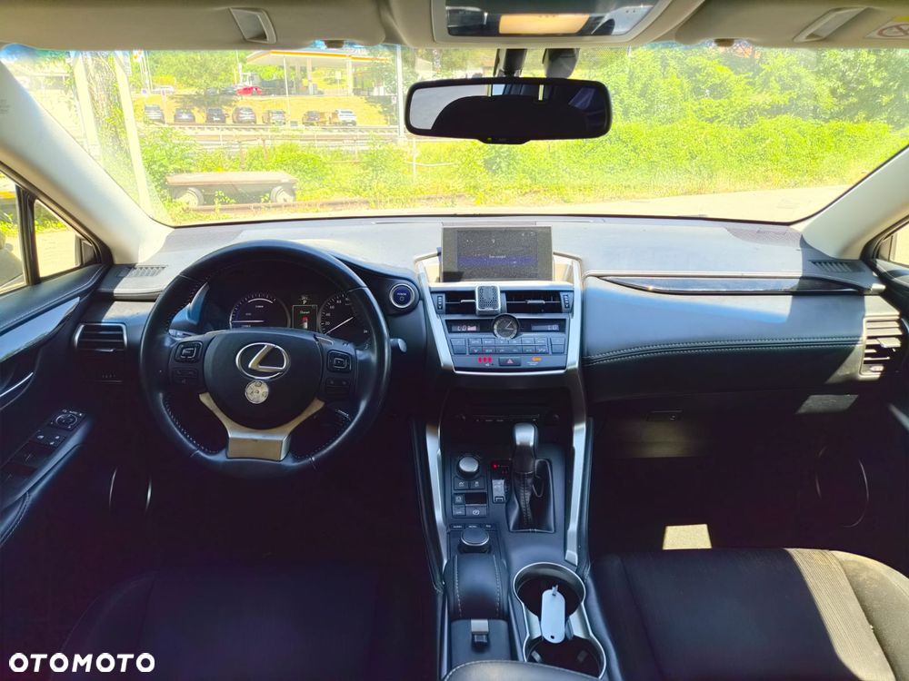 Lexus NX 300h - 11