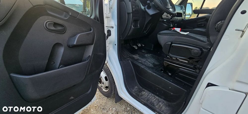 Nissan NV400 - 11