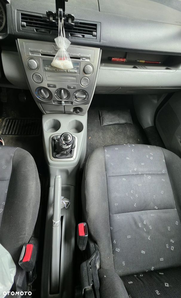 Mazda 2 - 6