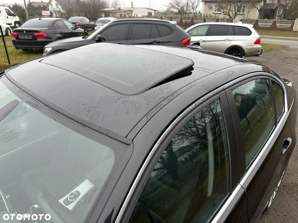 BMW Seria 3 325i Edition Exclusive - 2