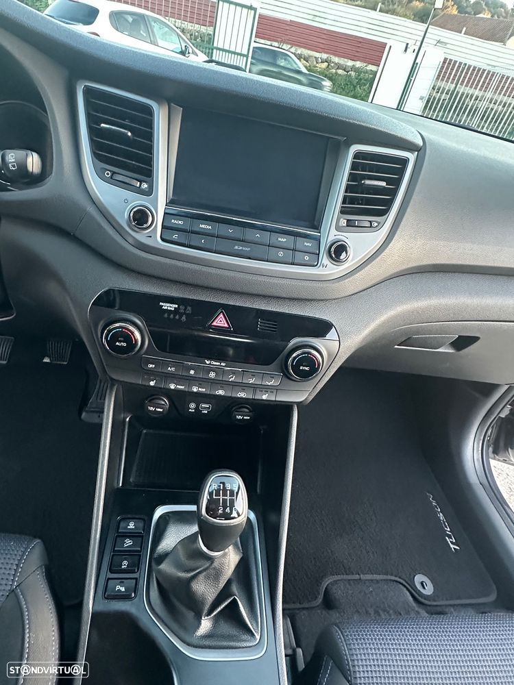 Hyundai Tucson 1.7 CRDi Executive - 38