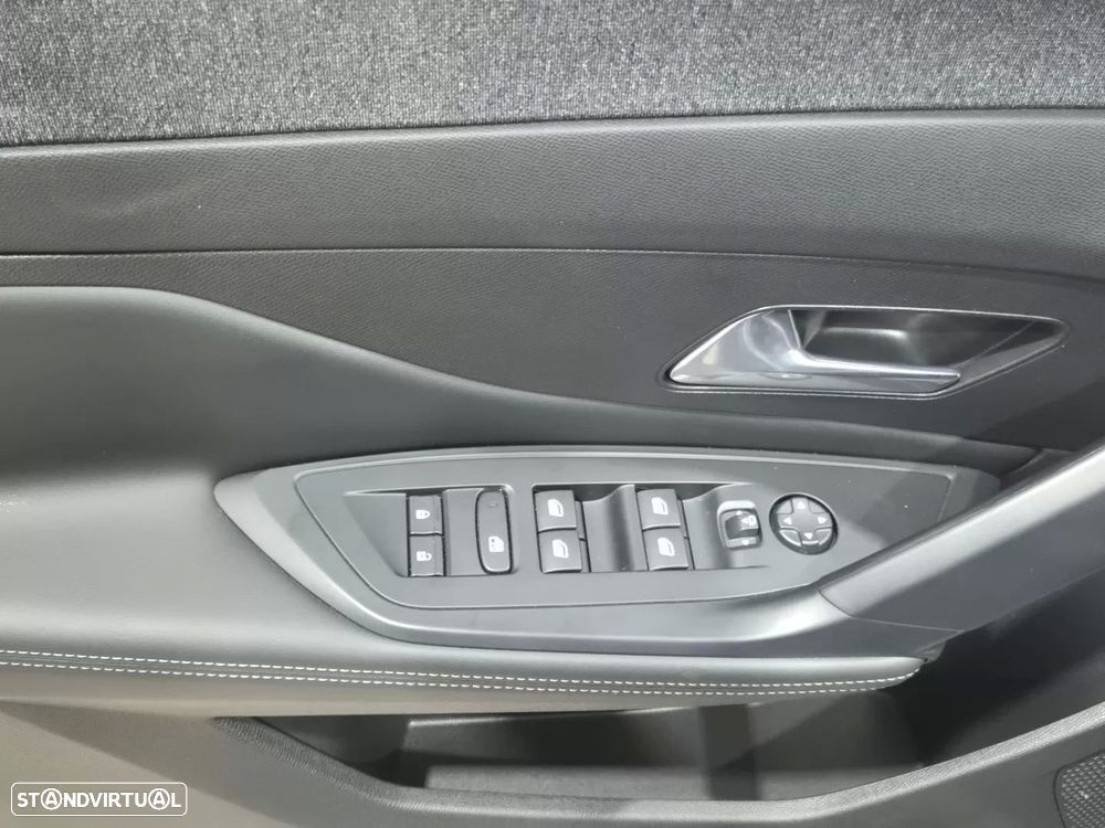 Peugeot 408 1.2 Hybrid Allure e-DCS6 - 14