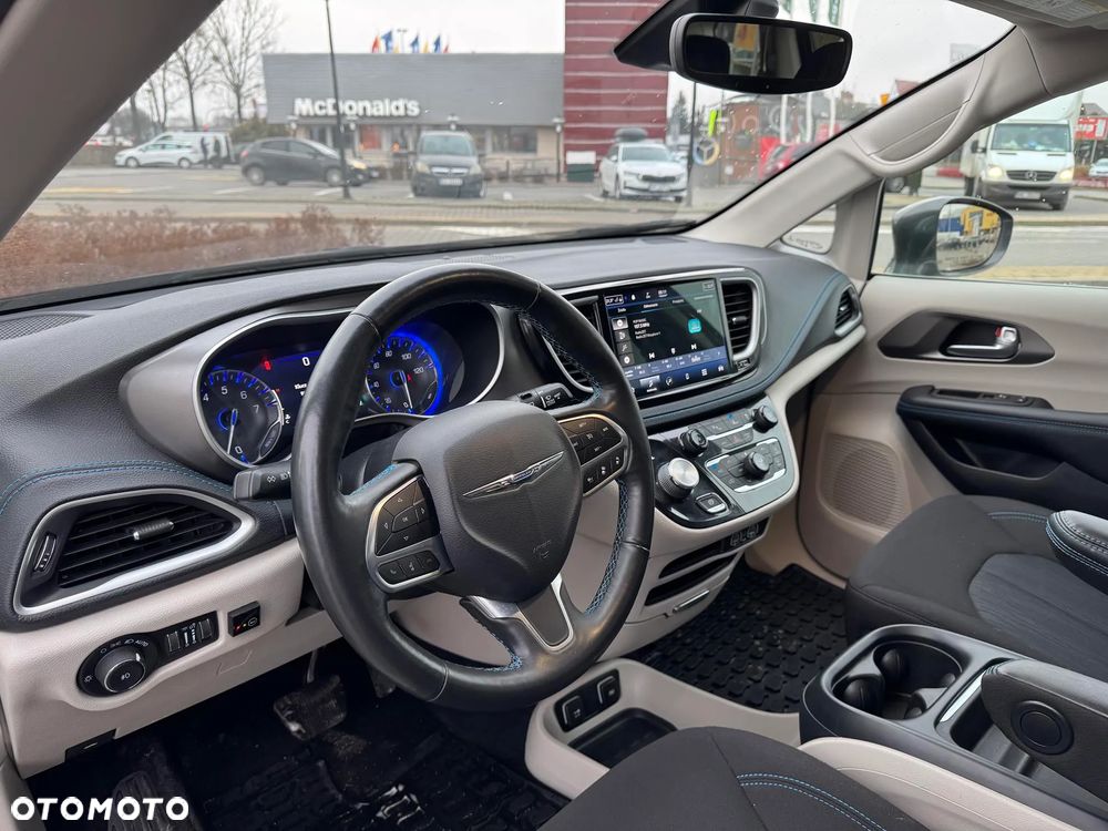 Chrysler Pacifica - 24