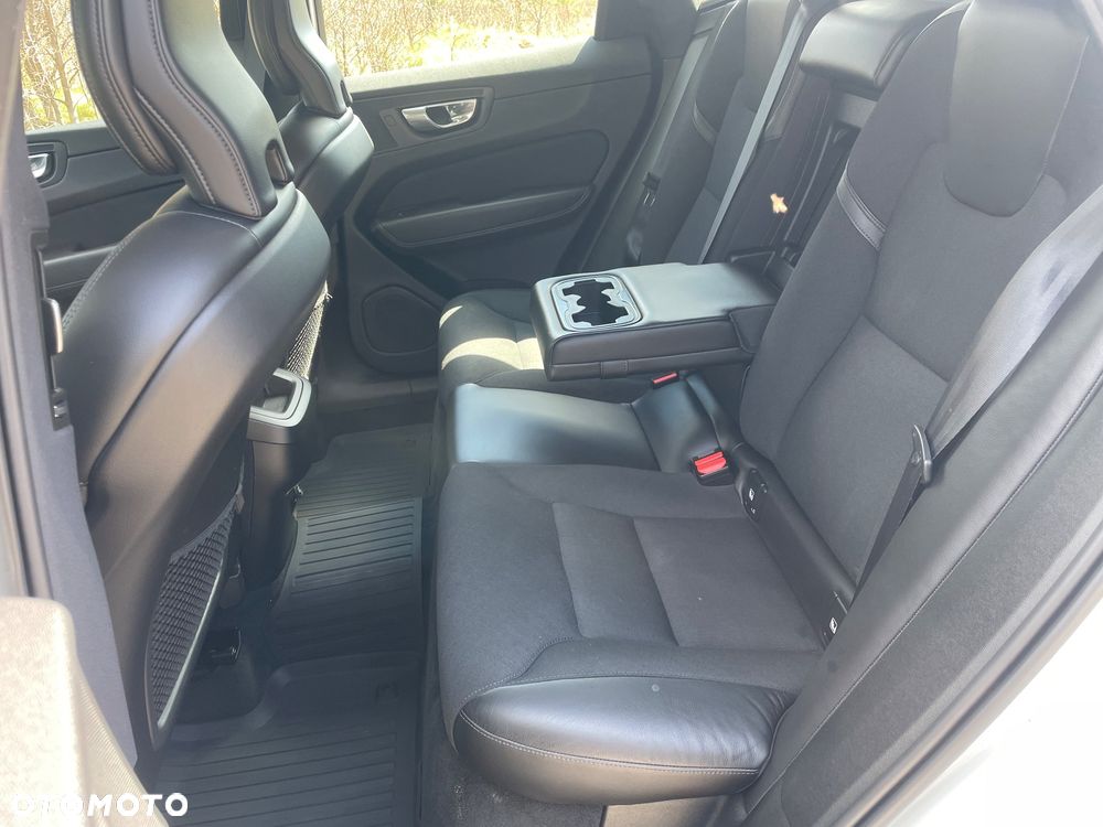 Volvo XC 60 B5 B Momentum Pro - 25