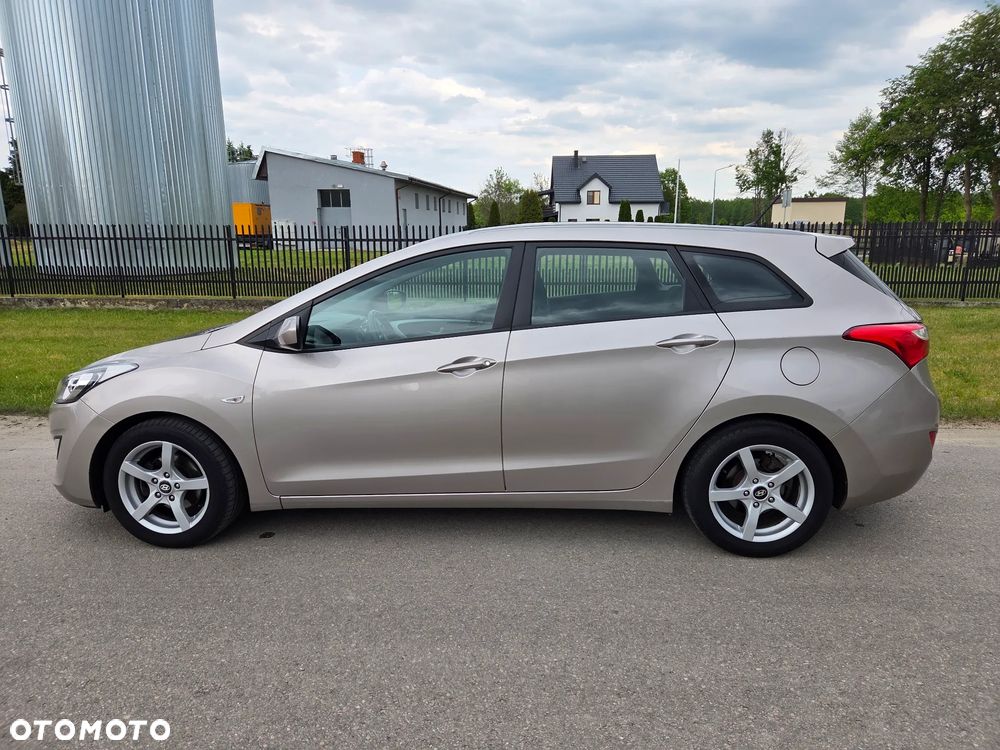 Hyundai i30 blue 1.6 CRDi Trend - 14