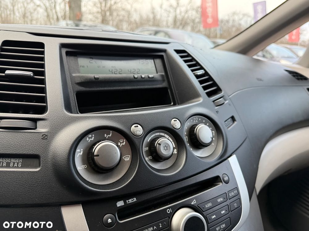 Mitsubishi Grandis 2.4 Inform - 18