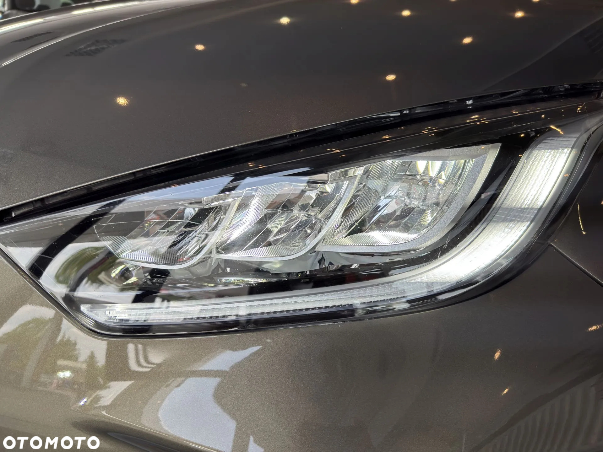 Toyota Yaris Hybrid 1.5 VVT-i Premiere Edition - 28
