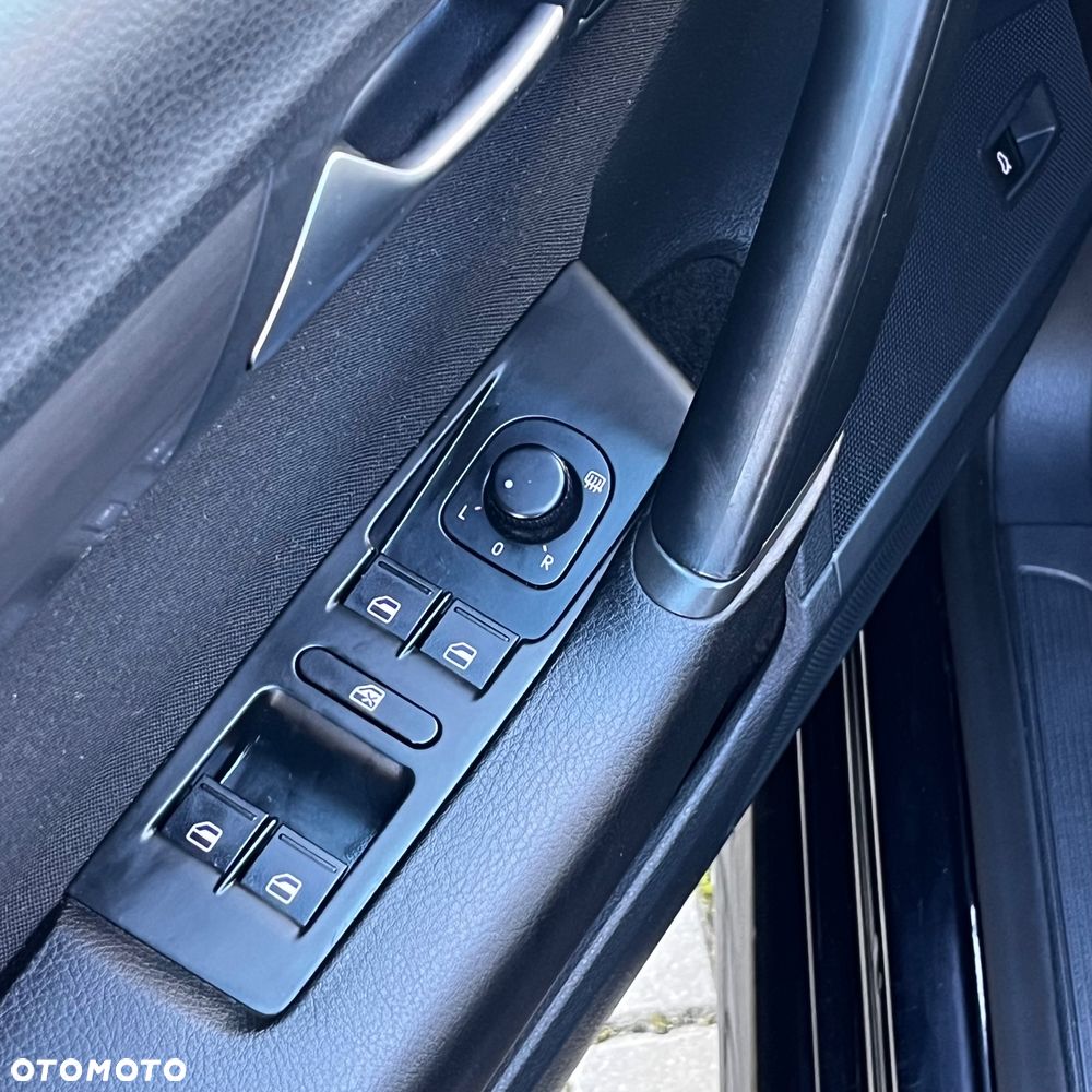 Volkswagen Passat Variant 2.0 TDI DPF DSG Highline - 17