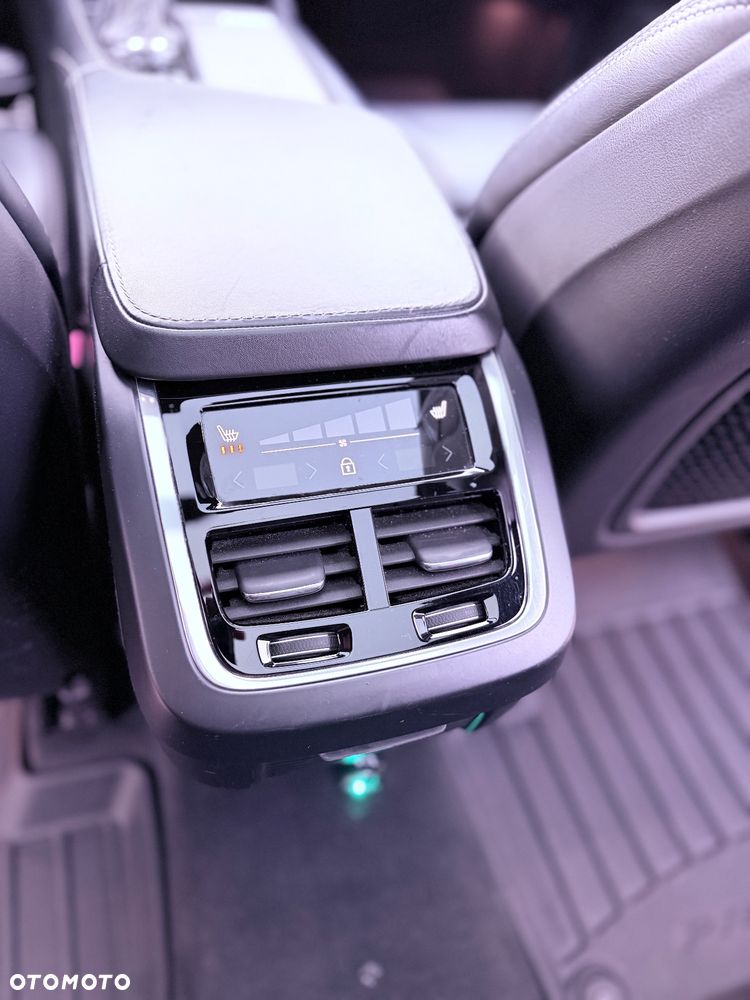 Volvo XC 90 D5 AWD Geartronic RDesign - 9