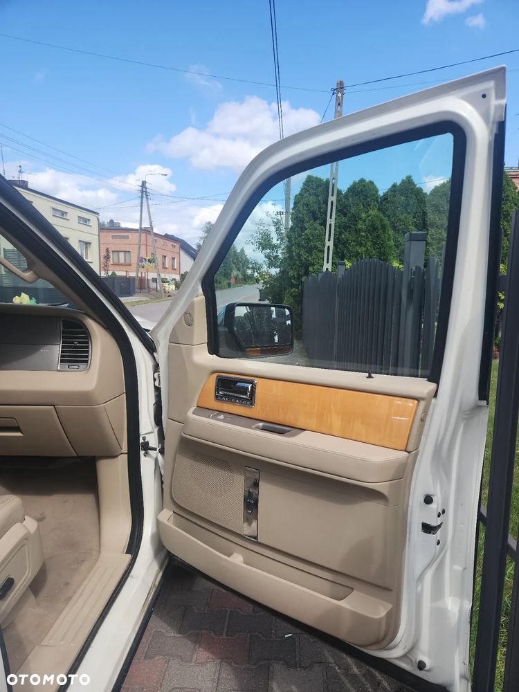 Lincoln Navigator 5.4 L 4x4 - 8