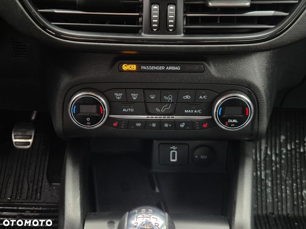 Ford Focus 1.0 EcoBoost Hybrid ST-LINE DESIGN - 13