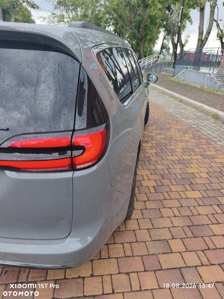 Chrysler Pacifica - 5
