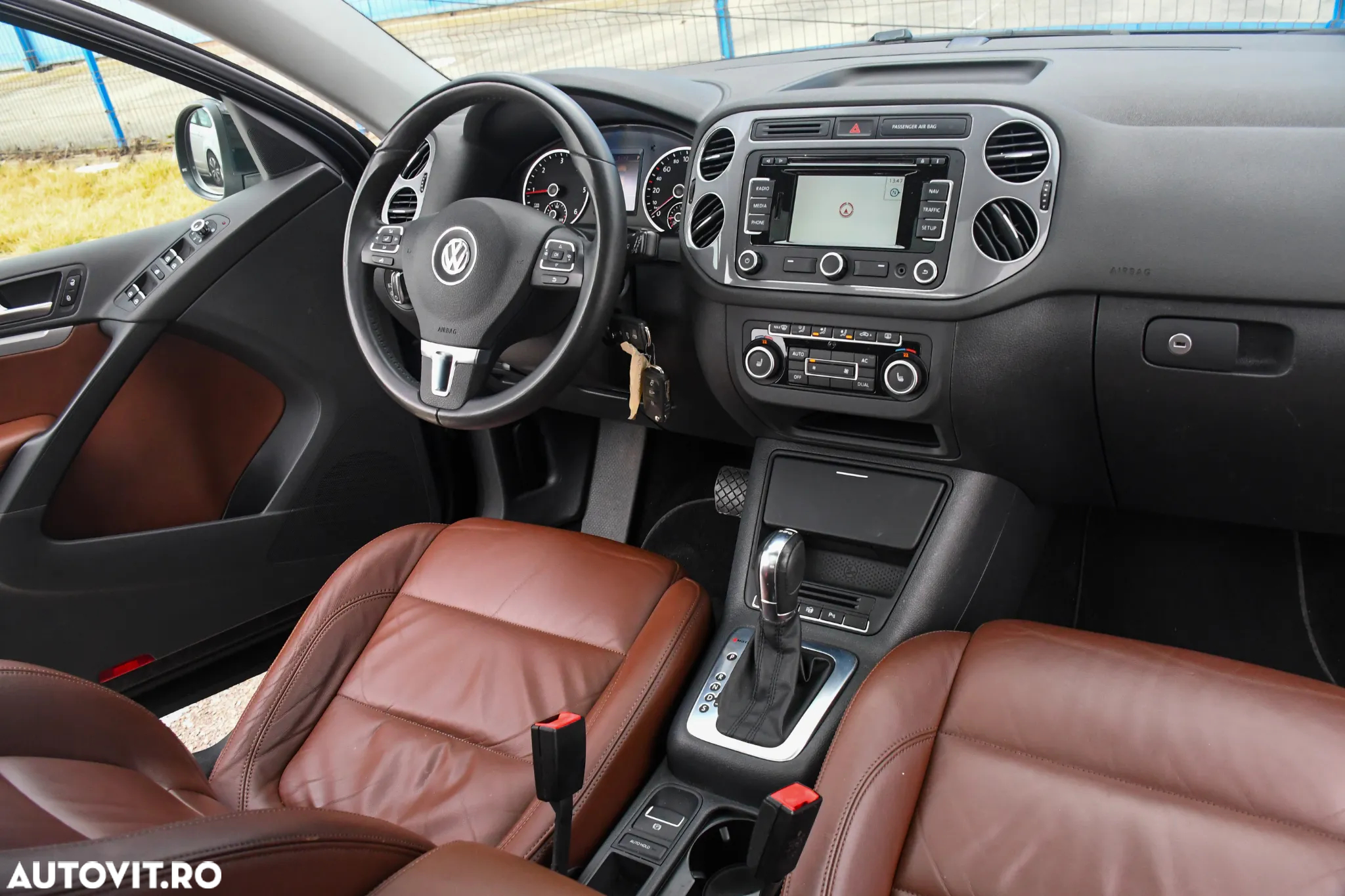 Volkswagen Tiguan 2.0 TDI 4Motion DSG Sport & Style - 6