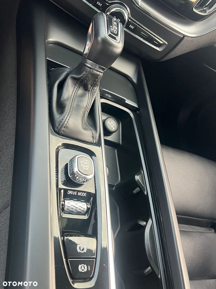 Volvo XC 60 D5 AWD Momentum - 26