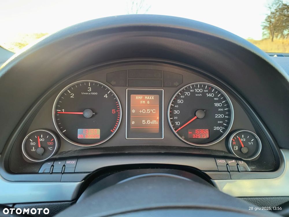 Audi A4 Avant 2.0 TDI - 12