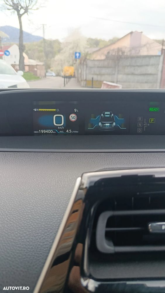 Toyota Prius Hybrid Executive - 13