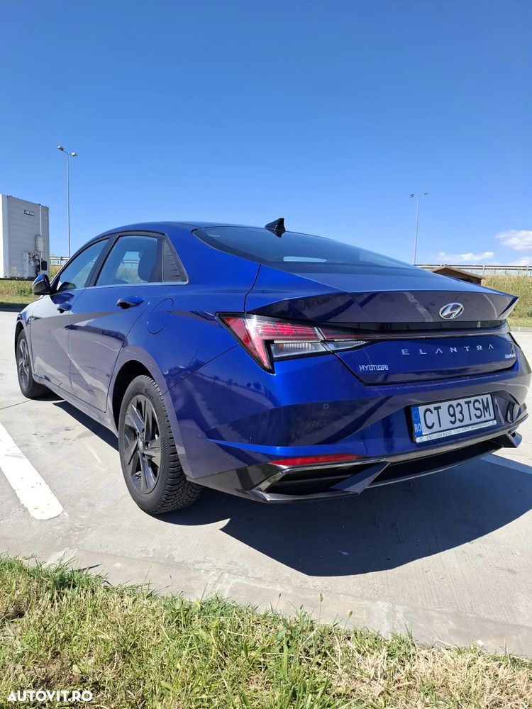 Hyundai Elantra 1.6 l 123 CP CVT Highway - 17