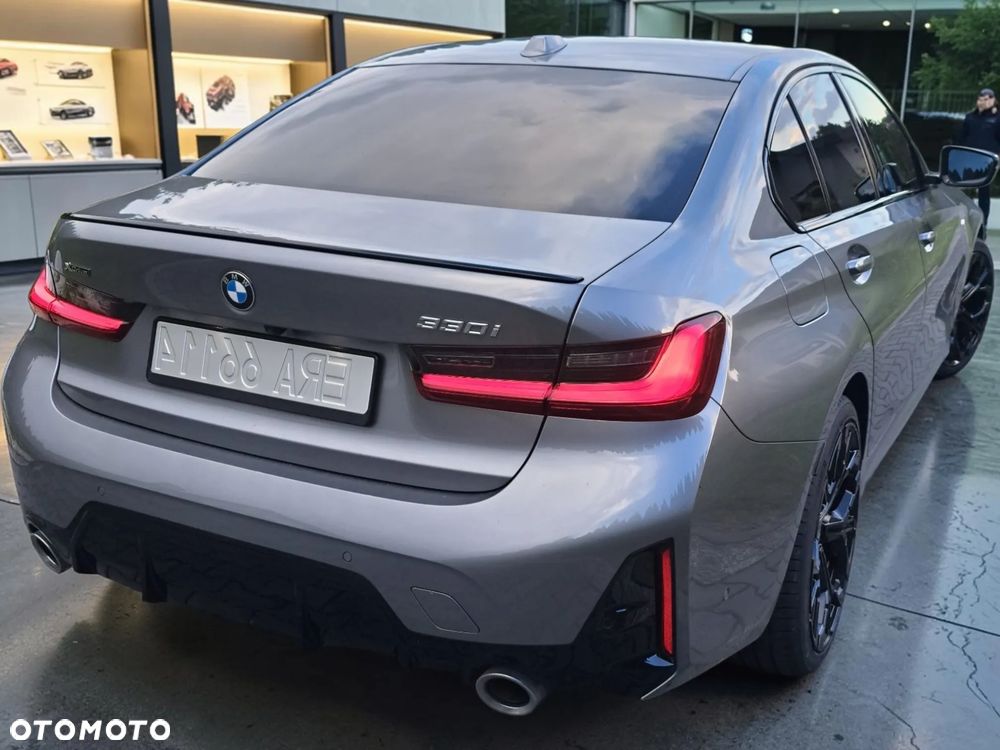 BMW Seria 3 330i xDrive - 5