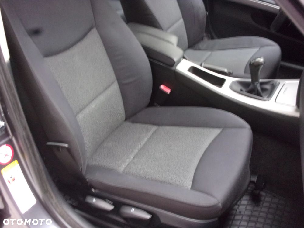 BMW Seria 3 - 38