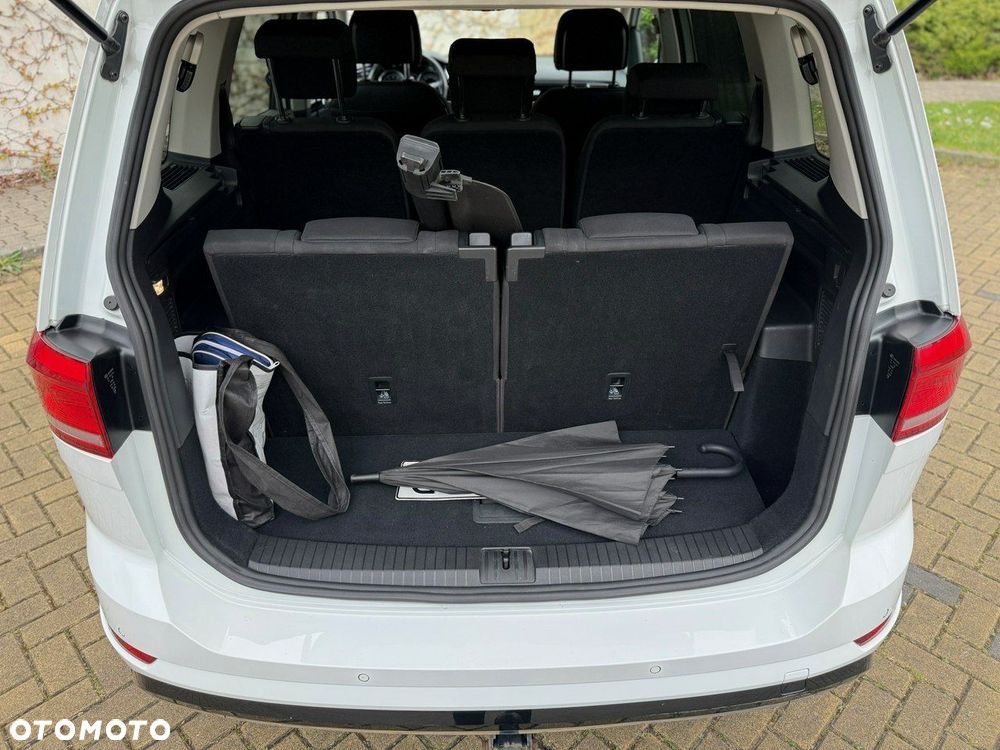 Volkswagen Touran - 22