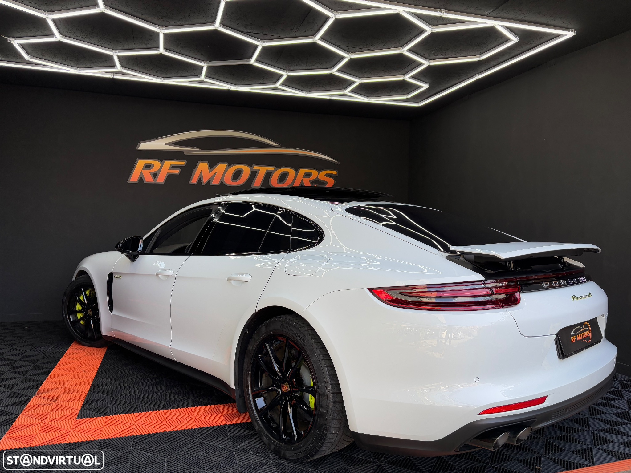 Porsche Panamera 4 E-Hybrid - 28