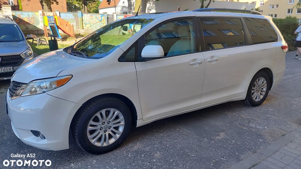 Toyota Sienna - 2