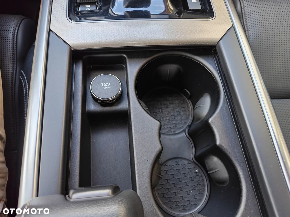 Jaguar XE 2.0 D180 AWD R-Dynamic SE - 24