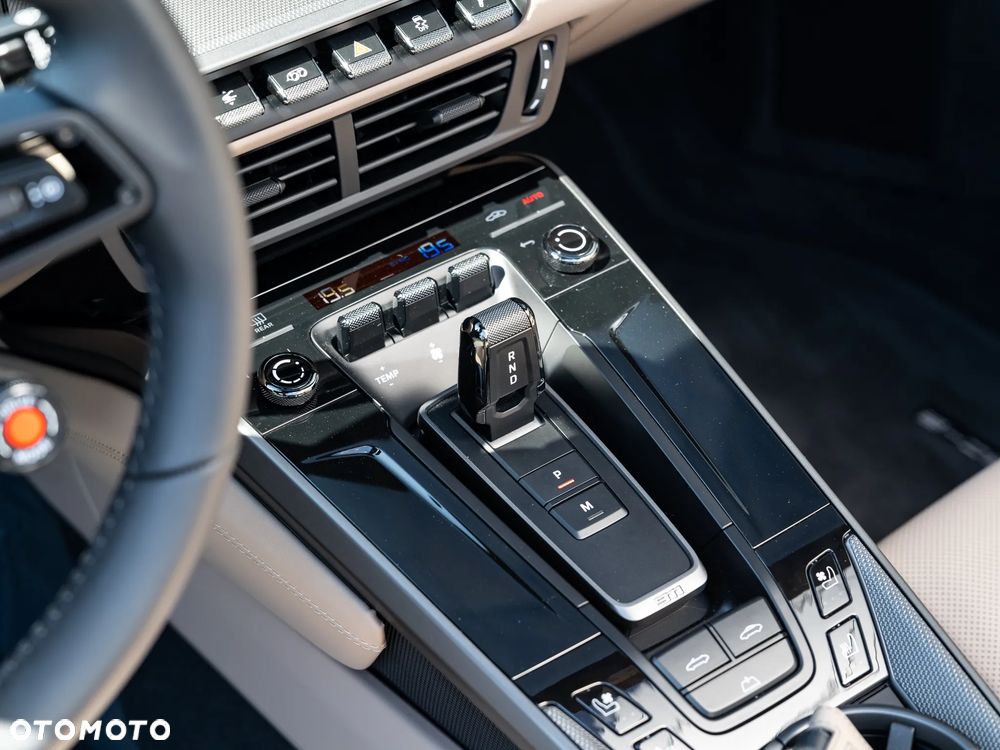 Porsche 911 Carrera - 18