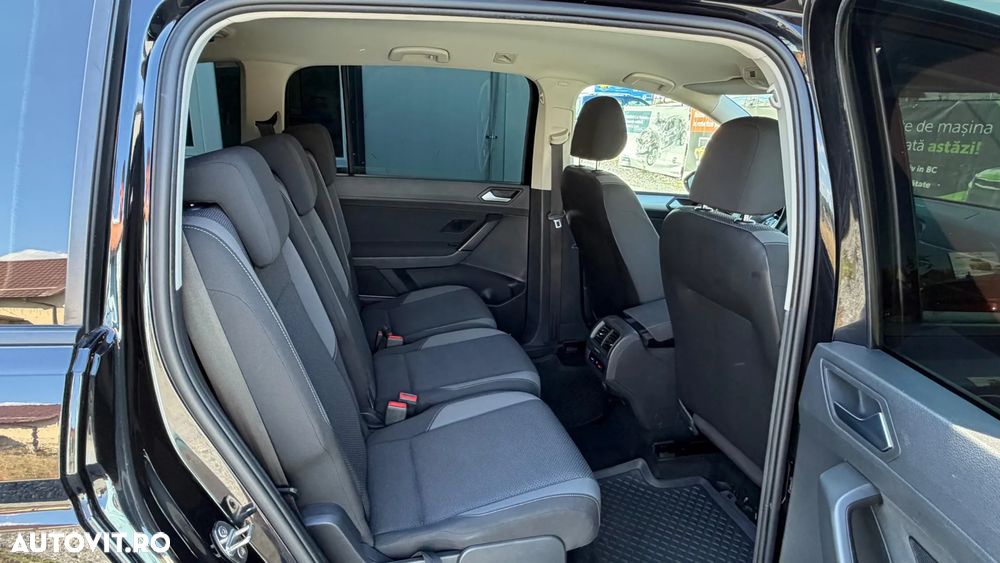 Volkswagen Touran - 12