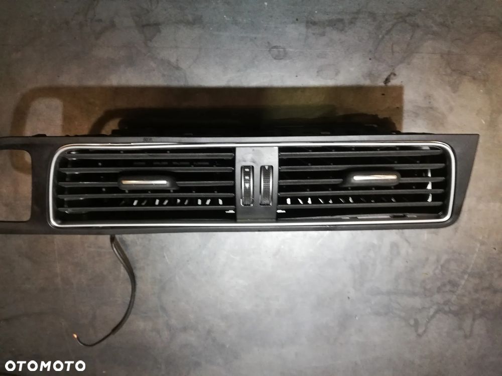 AUDI Q5 8R kratka nawiewu 8R2820951 - 1