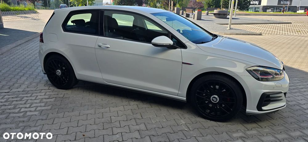 Volkswagen Golf - 8