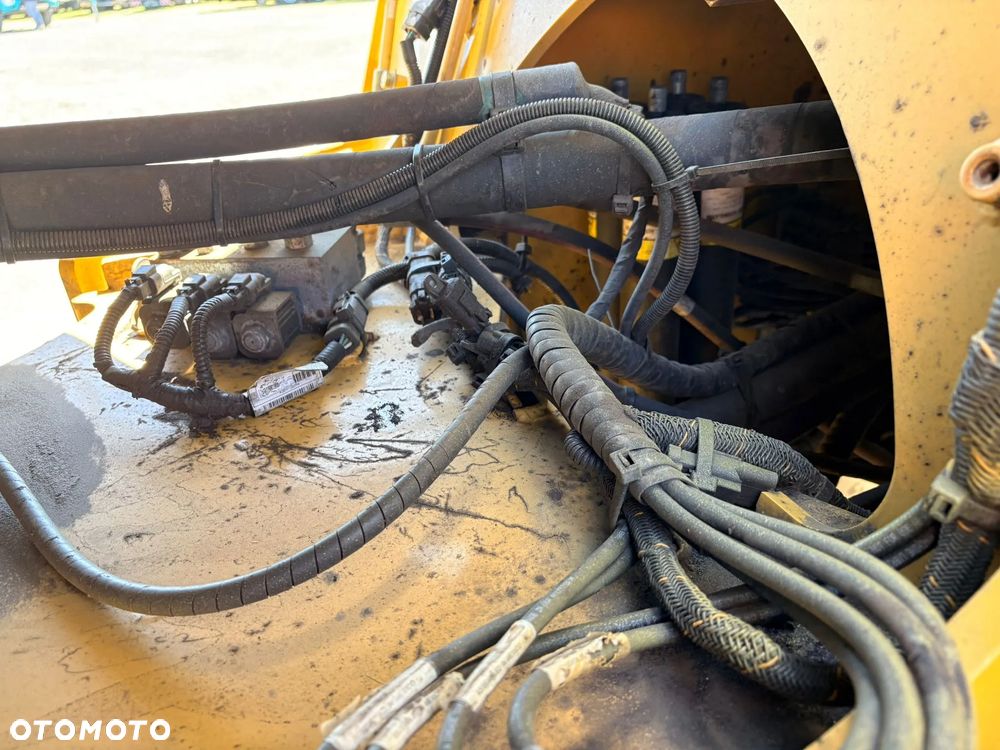 Caterpillar 930M - 18